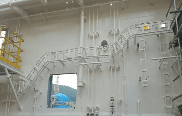 Marine rung-type Diet Tray runs installed along a vessel deck